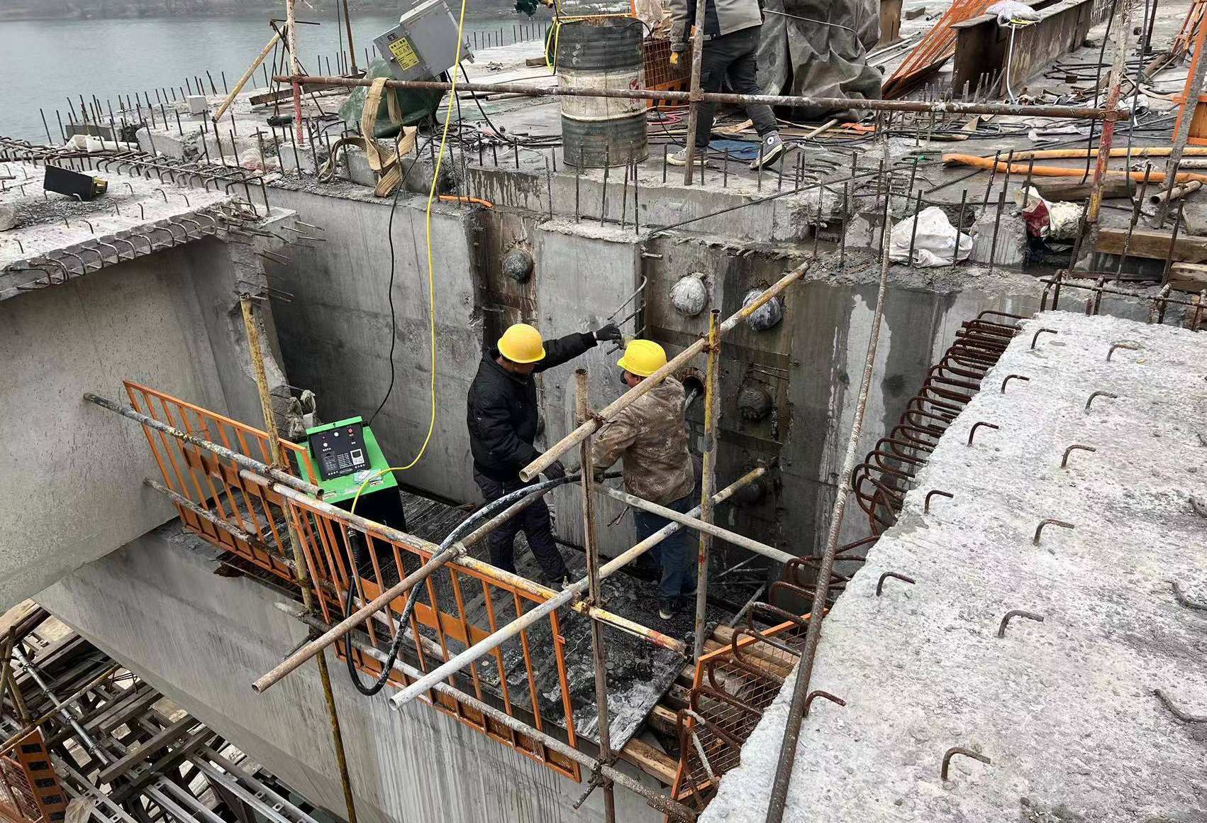 预应力管道堵塞，无法张拉如何解...